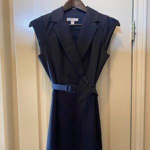 Structured knee-length dress in navy blue